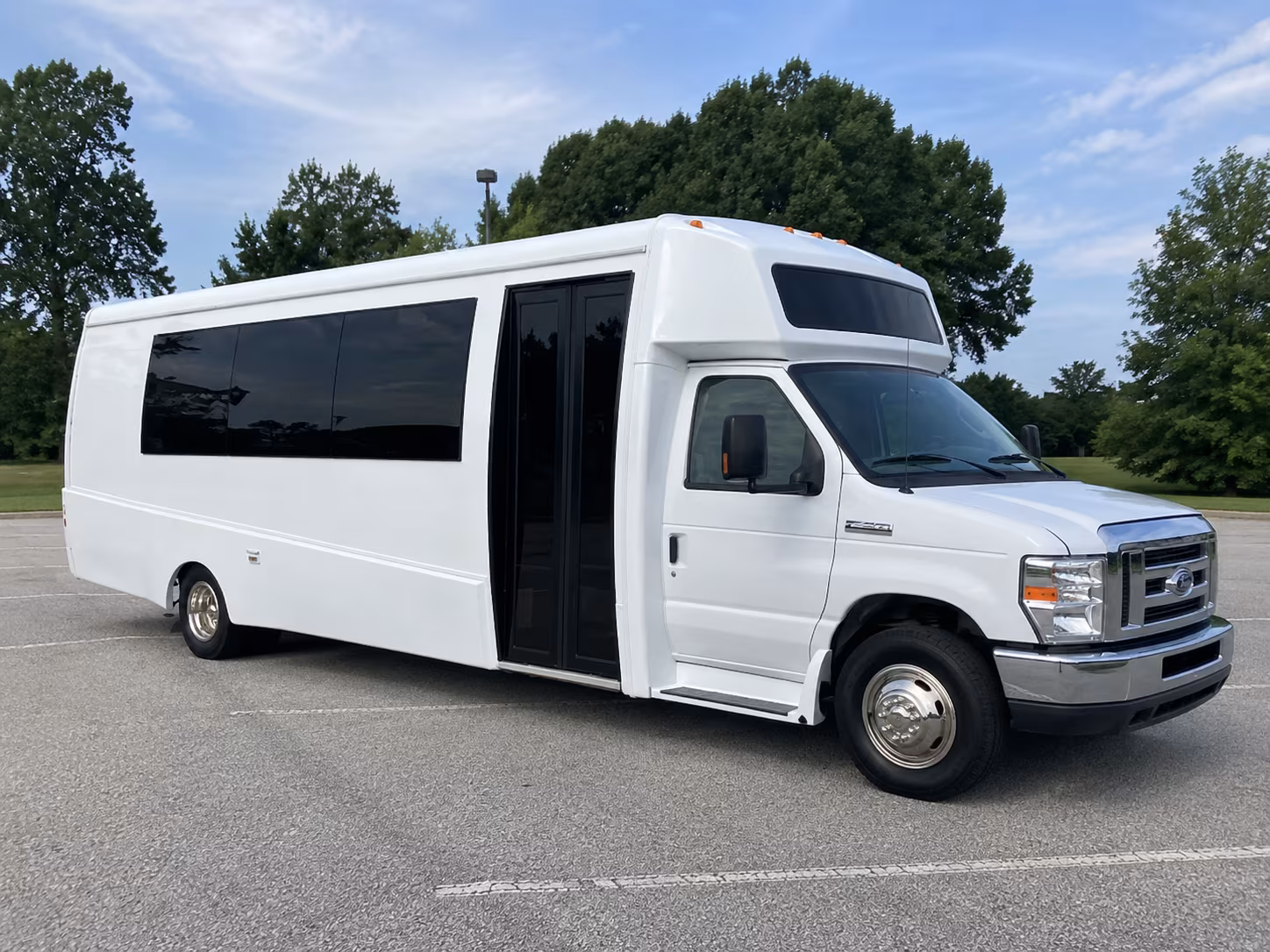 quincy 18 passenger party bus