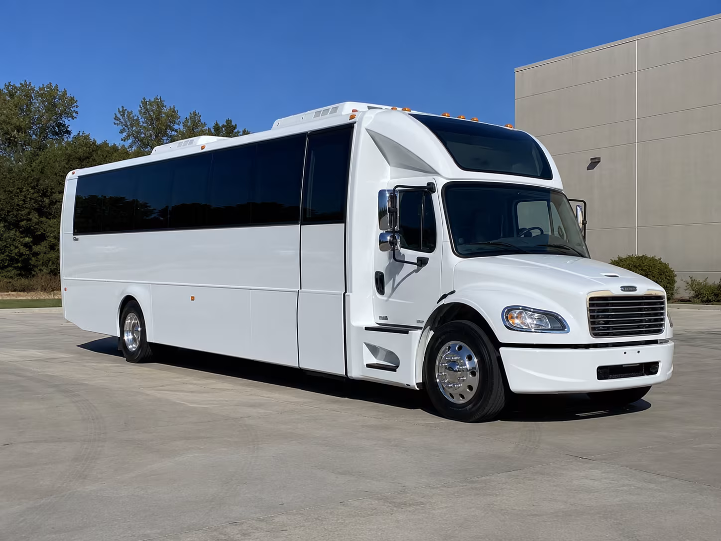 quincy 28 passenger party bus